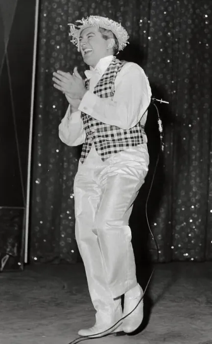 Framed Print : Liberace Opening on Stage at the Hotel Riviera Framed Print : Liberace Opening on Stage at the Hotel Riviera