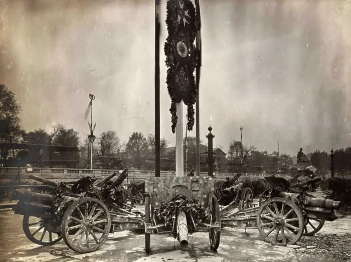 Framed Print : Liberation Day, Cannon, War Equipment, Place de la Concorde, 20 October 1918, Paris, France, Historical, digitally restored reproduction from a 19th century original Framed Print : Liberation Day, Cannon, War Equipment, Place de la Concorde, 20 October 1918, Paris, France, Historical, digitally restored reproduction from a 19th century original