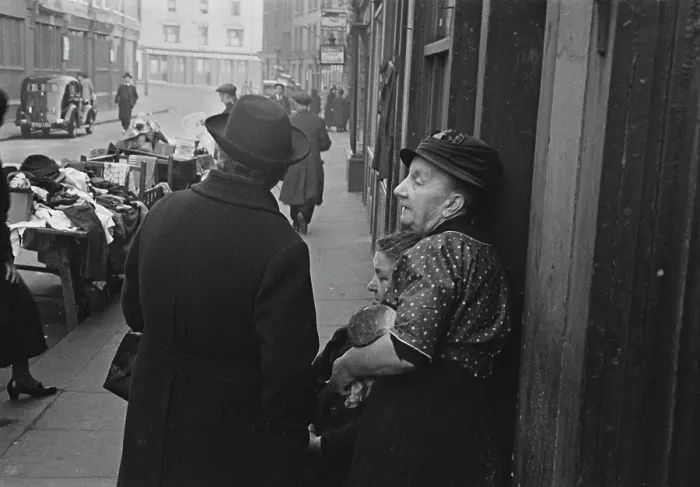 Framed Print : Life in the Lambeth Walk
