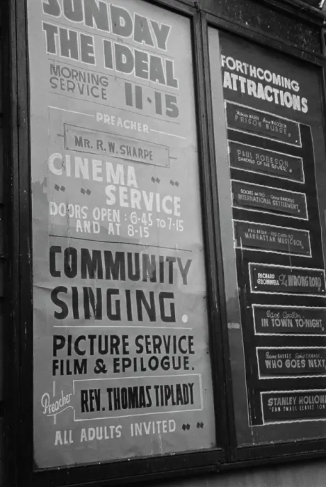 Framed Print : Life in the Lambeth Walk