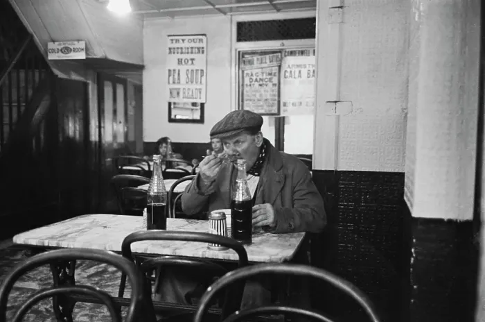 Framed Print : Life in the Lambeth Walk