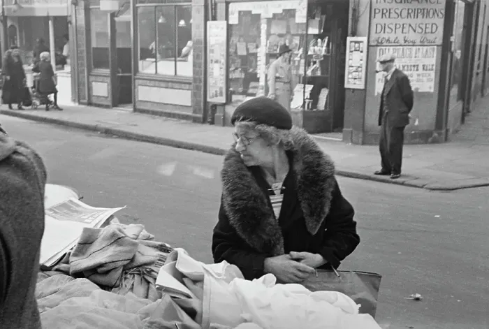 Framed Print : Life in the Lambeth Walk
