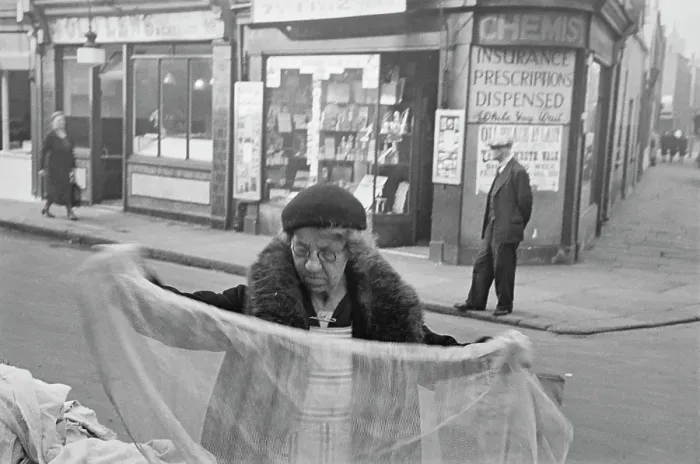 Framed Print : Life in the Lambeth Walk