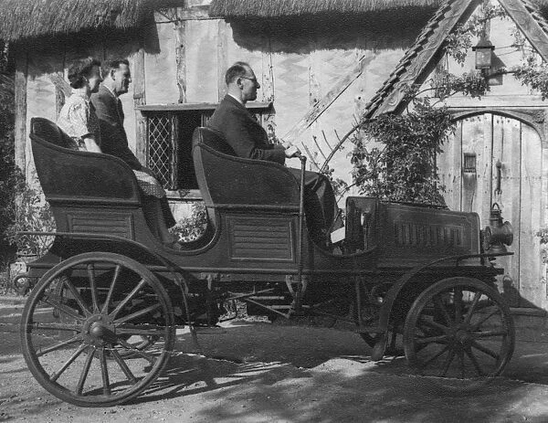 The Lifu. circa 1899: A steam car named The Lifu. (Photo by Hulton Archive / Getty Images)