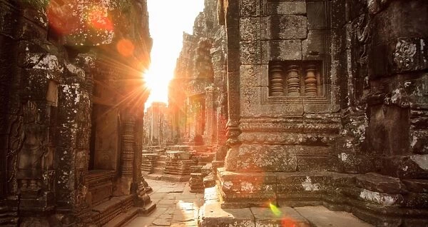 Light trought the old temple of Bayon