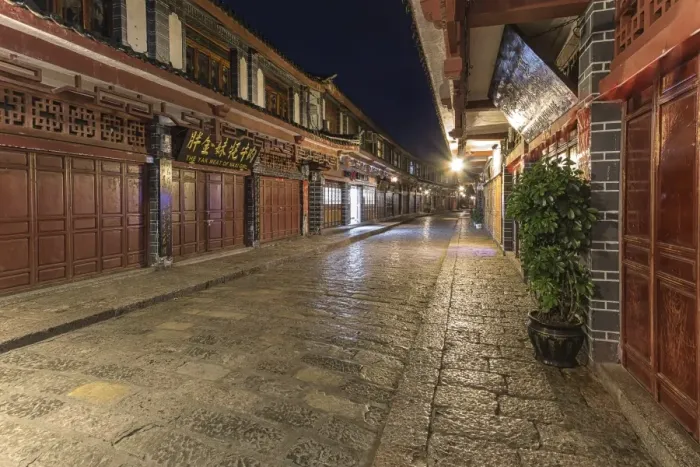 Framed Print : Lijiang Old Town in Yunnan, China at dusk Framed Print : Lijiang Old Town in Yunnan, China at dusk