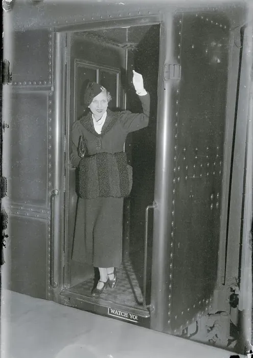 Framed Print : Lilyan Tashman Waving in Doorway Framed Print : Lilyan Tashman Waving in Doorway