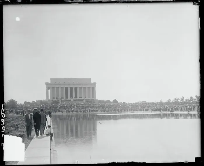 Framed Print : The Lincoln Memorial Framed Print : The Lincoln Memorial