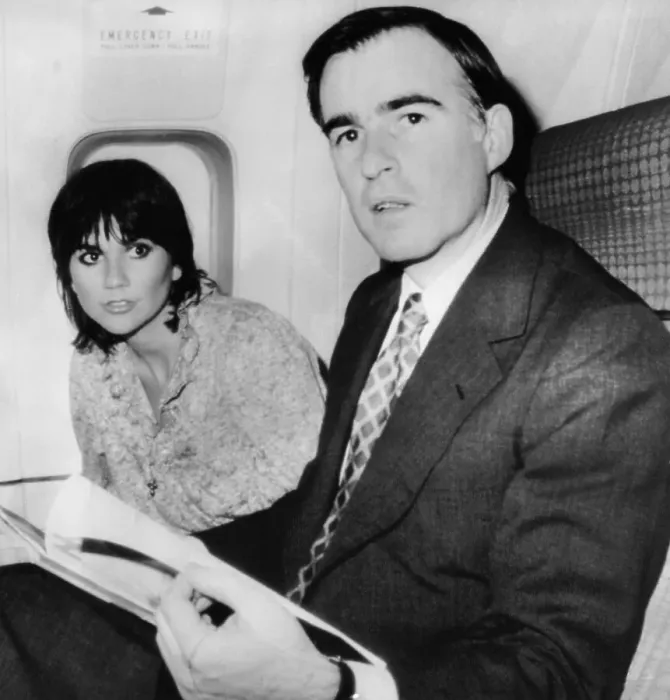 Framed Print : Linda Ronstadt And Jerry Brown Framed Print : Linda Ronstadt And Jerry Brown