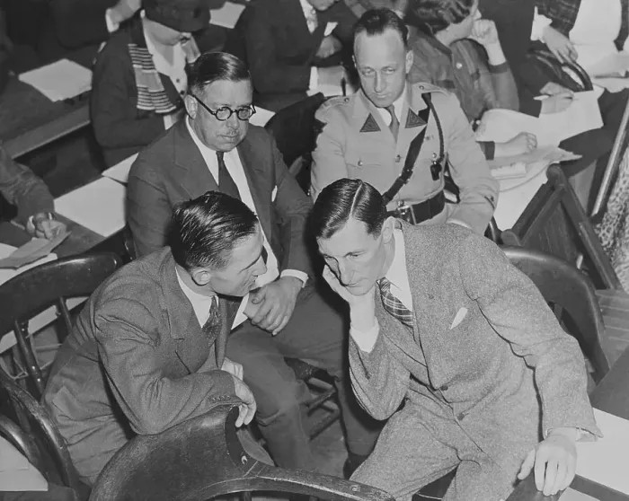 Framed Print : Lindbergh Kidnapping Suspect with Attorneys During Trial Framed Print : Lindbergh Kidnapping Suspect with Attorneys During Trial