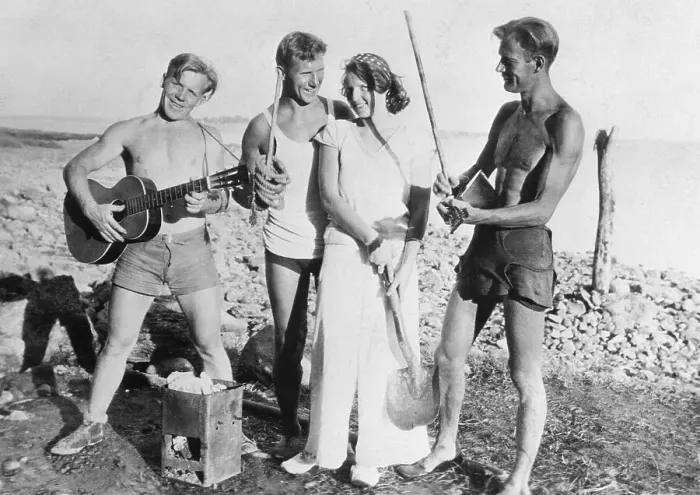 Framed Print : Lindbergh Kidnapping Suspect and Friends at Beach