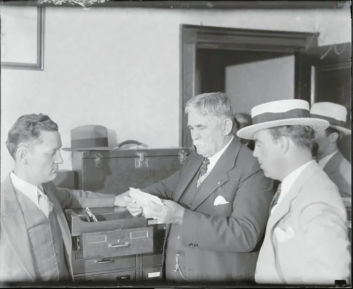 Framed Print : Lindbergh Trial Witness at Federal Office Framed Print : Lindbergh Trial Witness at Federal Office