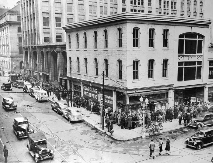 Framed Print : Line of Enthusiastic Theater Goers Awaiting Tickets Framed Print : Line of Enthusiastic Theater Goers Awaiting Tickets
