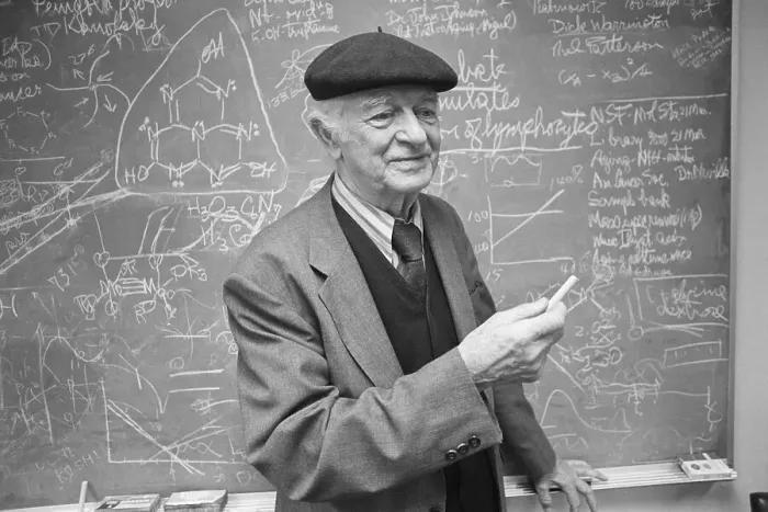 Framed Print : Linus Pauling at Blackboard Framed Print : Linus Pauling at Blackboard