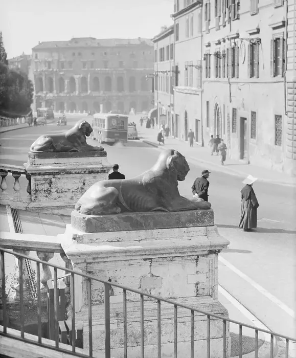 Framed Print : Lion Sculptures on Cordonata Framed Print : Lion Sculptures on Cordonata