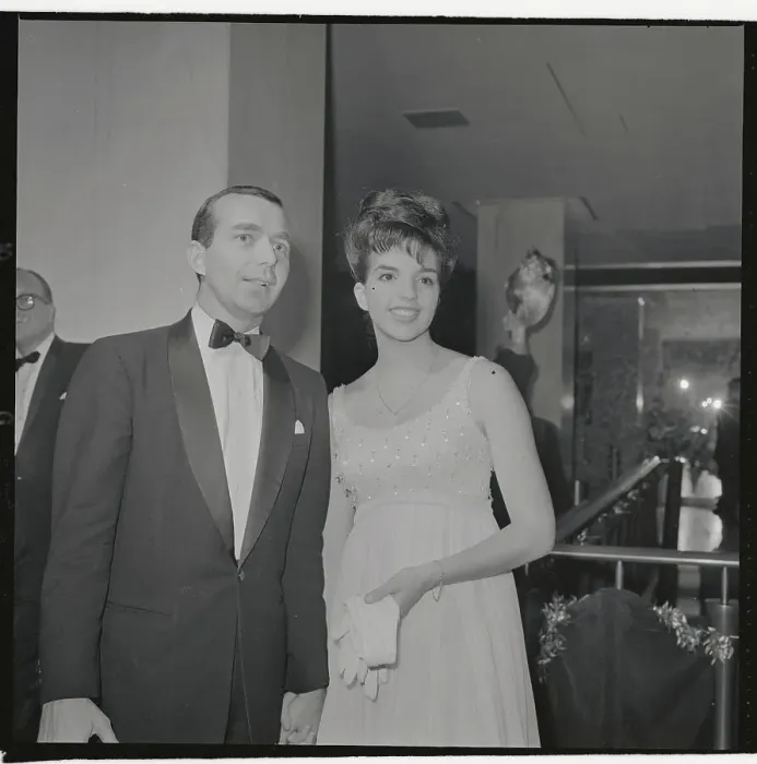Framed Print : Lisa Minnelli and Richard Banks Wearing Formal Clothes Framed Print : Lisa Minnelli and Richard Banks Wearing Formal Clothes