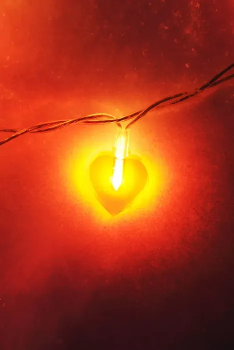 Framed Print : Lit heart-shaped fairy lights in the snow