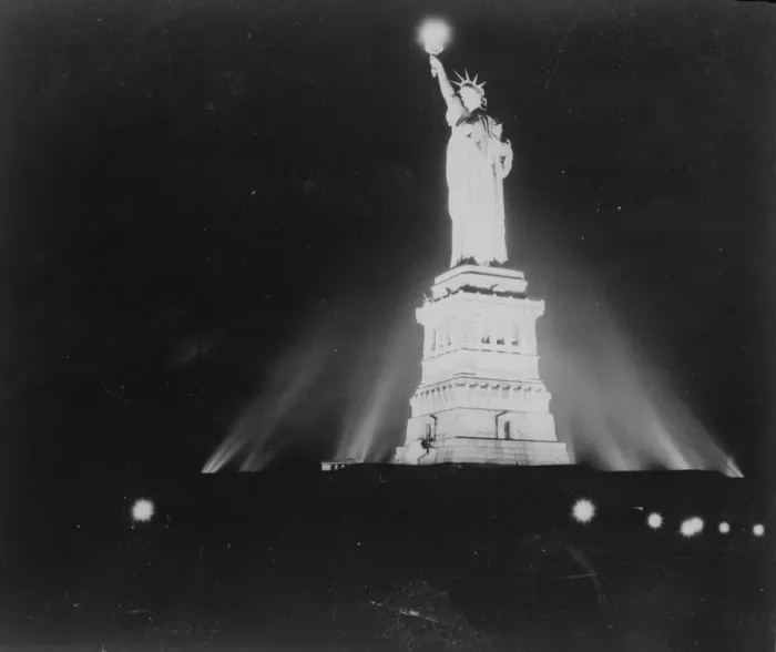 Framed Print : Lit-Up Liberty
