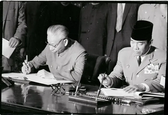Framed Print : Liu Shao-Chi and Sukarno Sign Communique