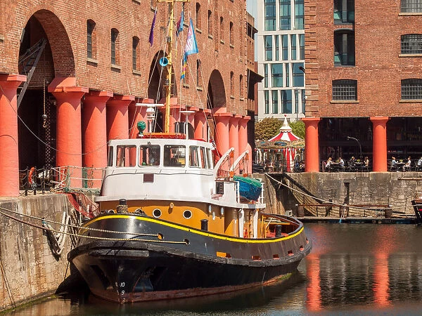 Liverpool, Albert Dock and ship