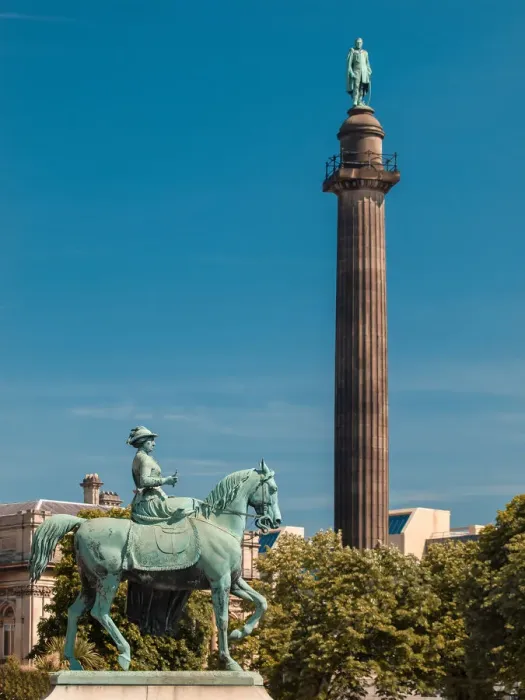 Framed Print : Liverpool, Queen Victoria and Wellington statues