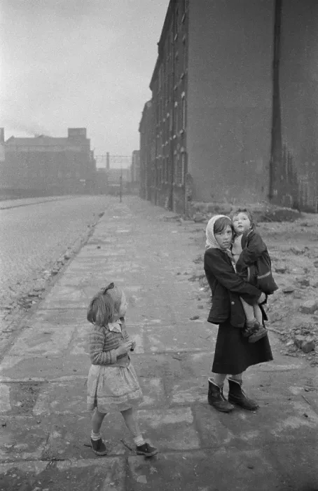 Framed Print : Liverpool Slum Children Framed Print : Liverpool Slum Children