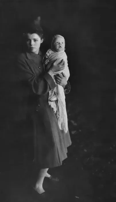 Framed Print : Liverpool Woman And Child Framed Print : Liverpool Woman And Child
