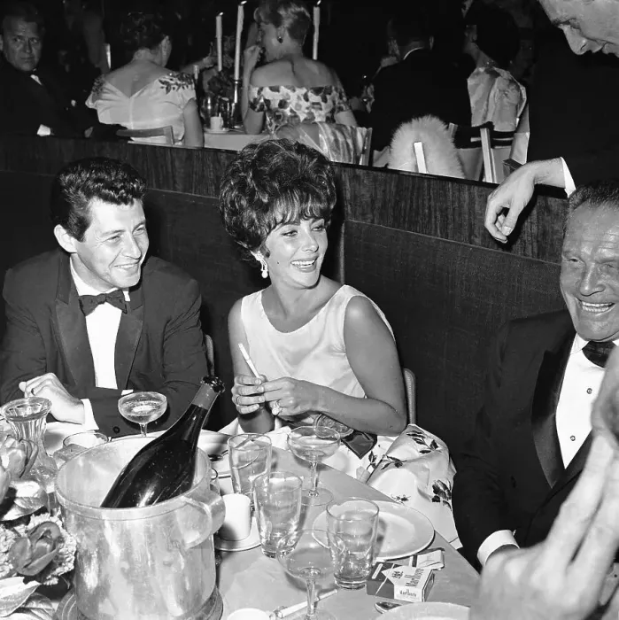 Framed Print : Liz Taylor Celebrating Her Oscar Win Framed Print : Liz Taylor Celebrating Her Oscar Win