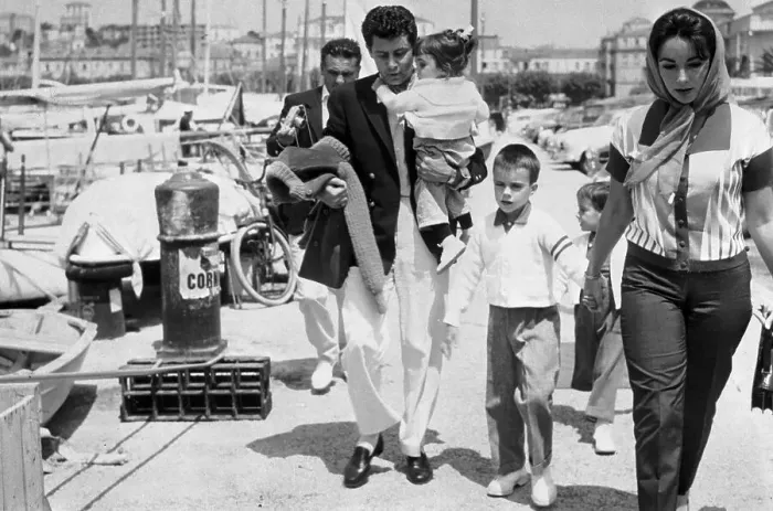 Framed Print : Liz Taylor, Eddie Fisher and Children Framed Print : Liz Taylor, Eddie Fisher and Children