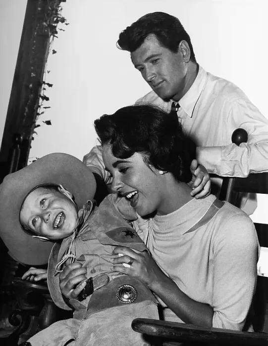 Framed Print : Liz Taylor, Rock Hudson, Steven Kay / 'Giant Framed Print : Liz Taylor, Rock Hudson, Steven Kay / 'Giant