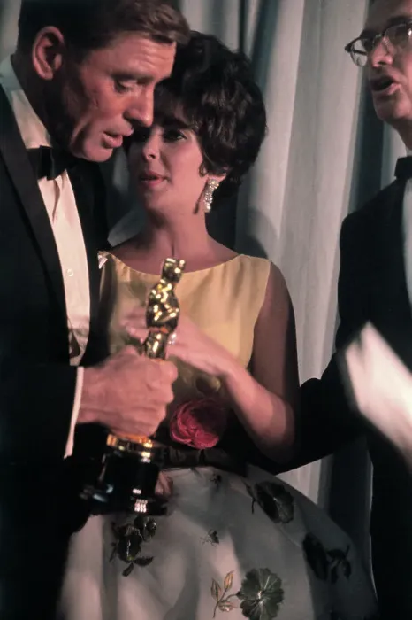 Framed Print : Liz Taylor Speaking with Burt Lancaster Framed Print : Liz Taylor Speaking with Burt Lancaster