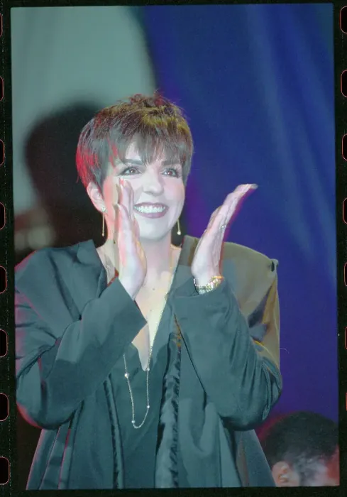 Framed Print : Liza Minnelli Applauding Framed Print : Liza Minnelli Applauding