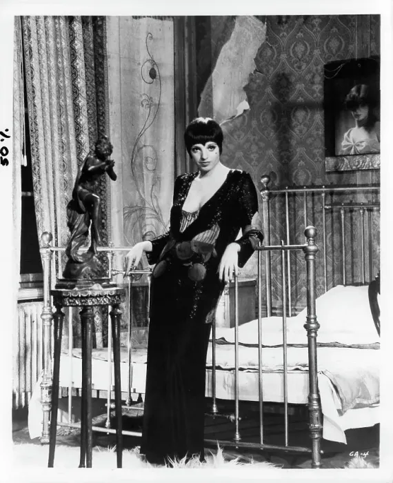 Framed Print : Liza Minnelli In Cabaret Framed Print : Liza Minnelli In Cabaret