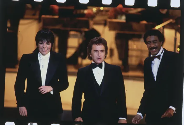 Framed Print : Liza Minnelli with Dudley Moore and Richard Prior Framed Print : Liza Minnelli with Dudley Moore and Richard Prior