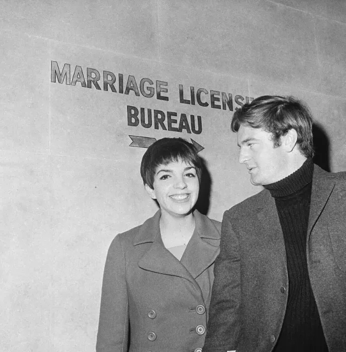 Framed Print : Liza Minnelli with Fiance Peter Allen Framed Print : Liza Minnelli with Fiance Peter Allen
