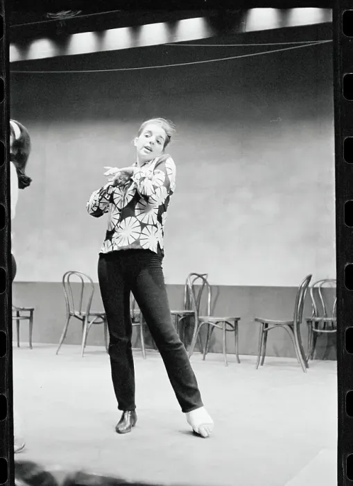 Framed Print : Liza Minnelli Rehearsing with Cast on Foot Framed Print : Liza Minnelli Rehearsing with Cast on Foot