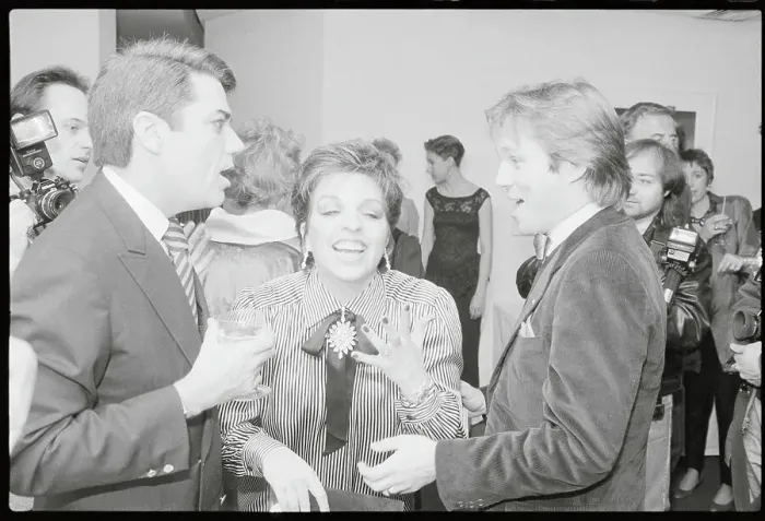 Framed Print : Liza Minnelli with Rex Reed and Richard Thomas Framed Print : Liza Minnelli with Rex Reed and Richard Thomas