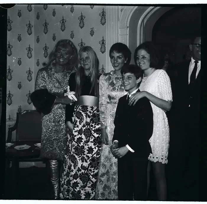 Framed Print : Liza Minnelli With Siblings Framed Print : Liza Minnelli With Siblings