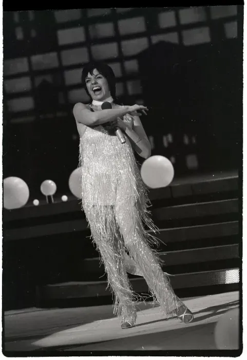 Framed Print : Liza Minnelli Singing Framed Print : Liza Minnelli Singing