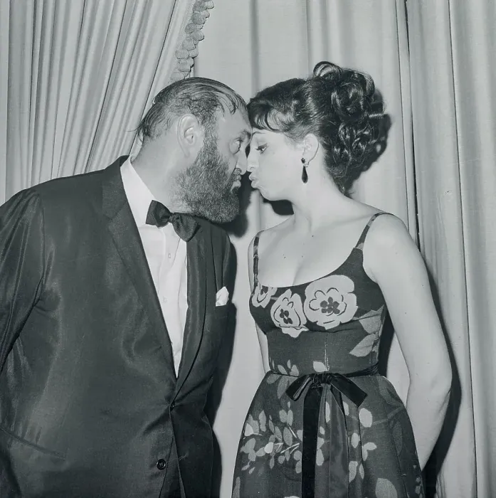 Framed Print : Liza Minnelli and Zero Mostel Rubbing Noses Framed Print : Liza Minnelli and Zero Mostel Rubbing Noses