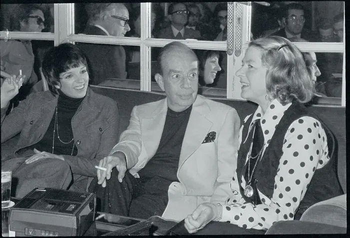 Framed Print : Liza and Vincente Minnelli Conversing with Ingrid Bergman Framed Print : Liza and Vincente Minnelli Conversing with Ingrid Bergman