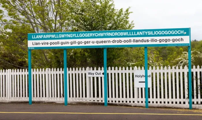Framed Print : Llanfairpwllgwyngyllgogerychwyrndrobwll-llantysili Framed Print : Llanfairpwllgwyngyllgogerychwyrndrobwll-llantysili