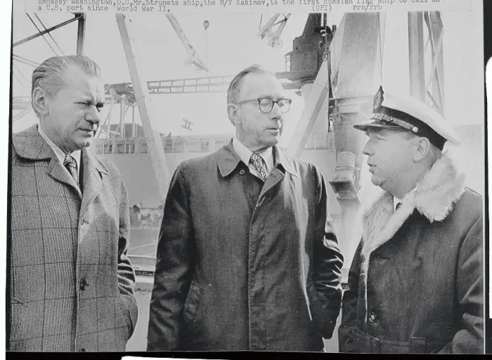 Framed Print : Loading Russian Ship with American Grain Framed Print : Loading Russian Ship with American Grain