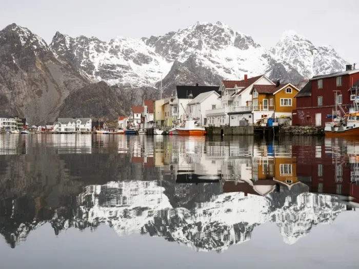 Framed Print : The Lofoten mountains being reflected in the water of the harbour of Henningsvaer, Lofoten, Norway