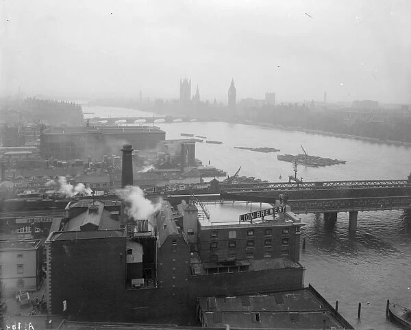London. circa 1905: The river Thames in London