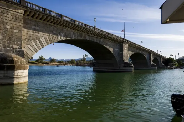 Framed Print : London Bridge, Lake Havasu City, Arizona Framed Print : London Bridge, Lake Havasu City, Arizona