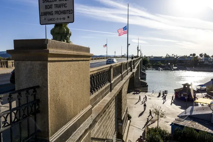 Framed Print : London Bridge, Lake Havasu City, Arizona Framed Print : London Bridge, Lake Havasu City, Arizona
