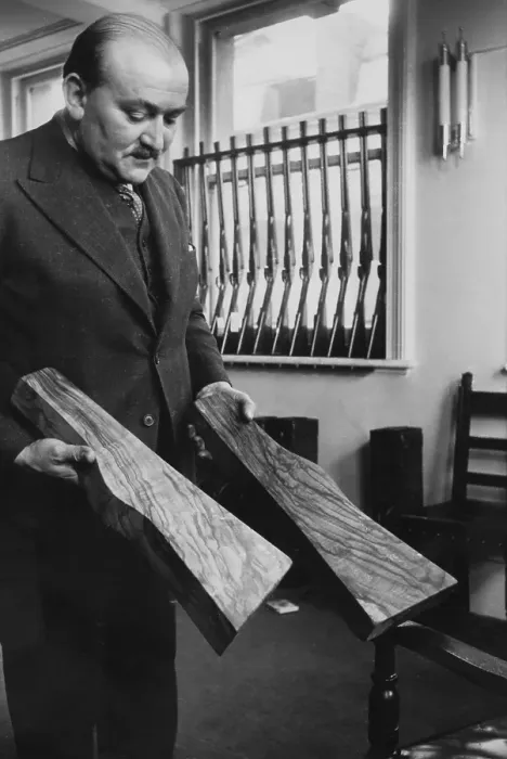 Framed Print : London Gunsmith Framed Print : London Gunsmith
