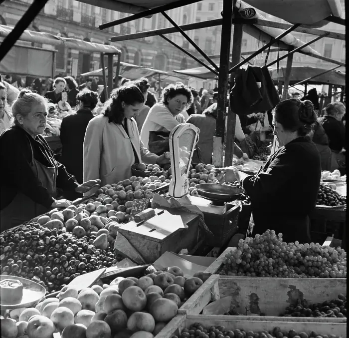 Framed Print : London Markets, 1940s Framed Print : London Markets, 1940s