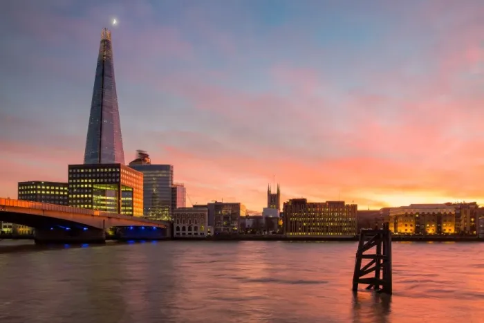 Framed Print : London moonrise